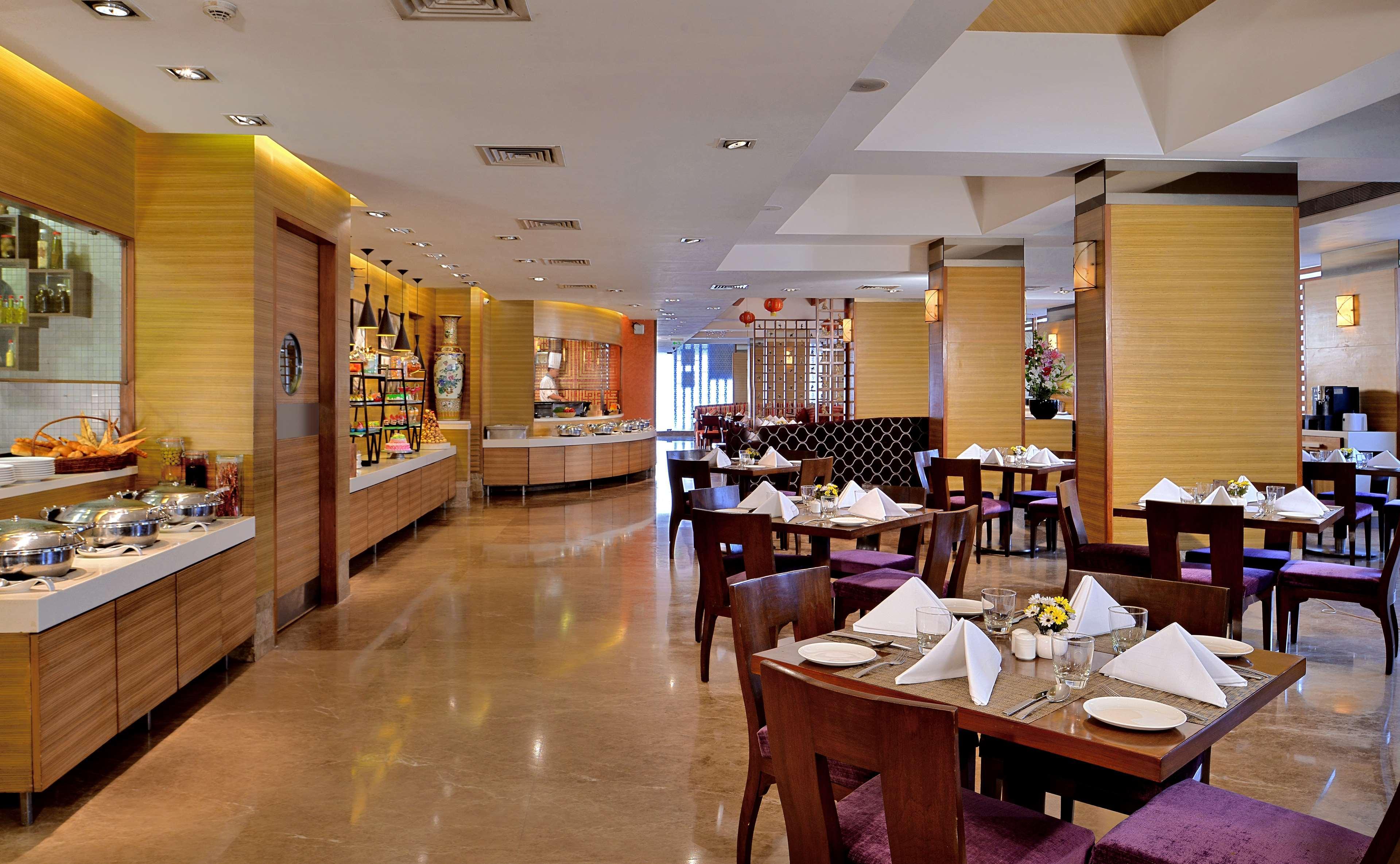 Radisson Mumbai Goregaon Exterior foto