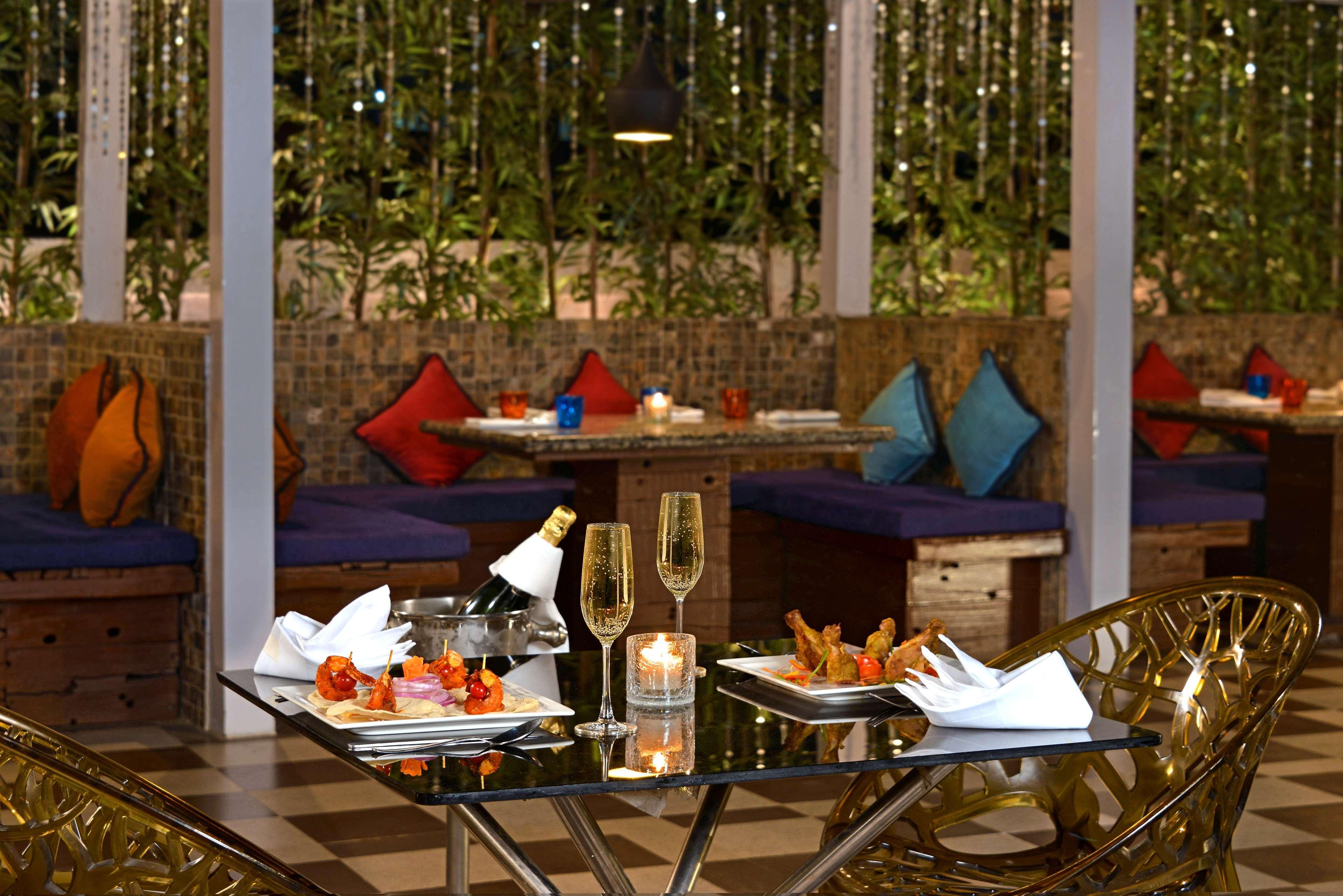 Radisson Mumbai Goregaon Exterior foto