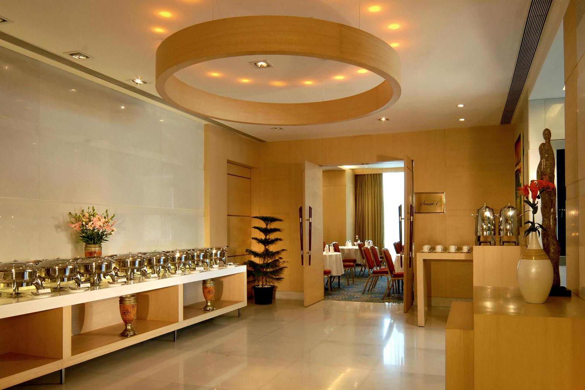 Radisson Mumbai Goregaon Exterior foto